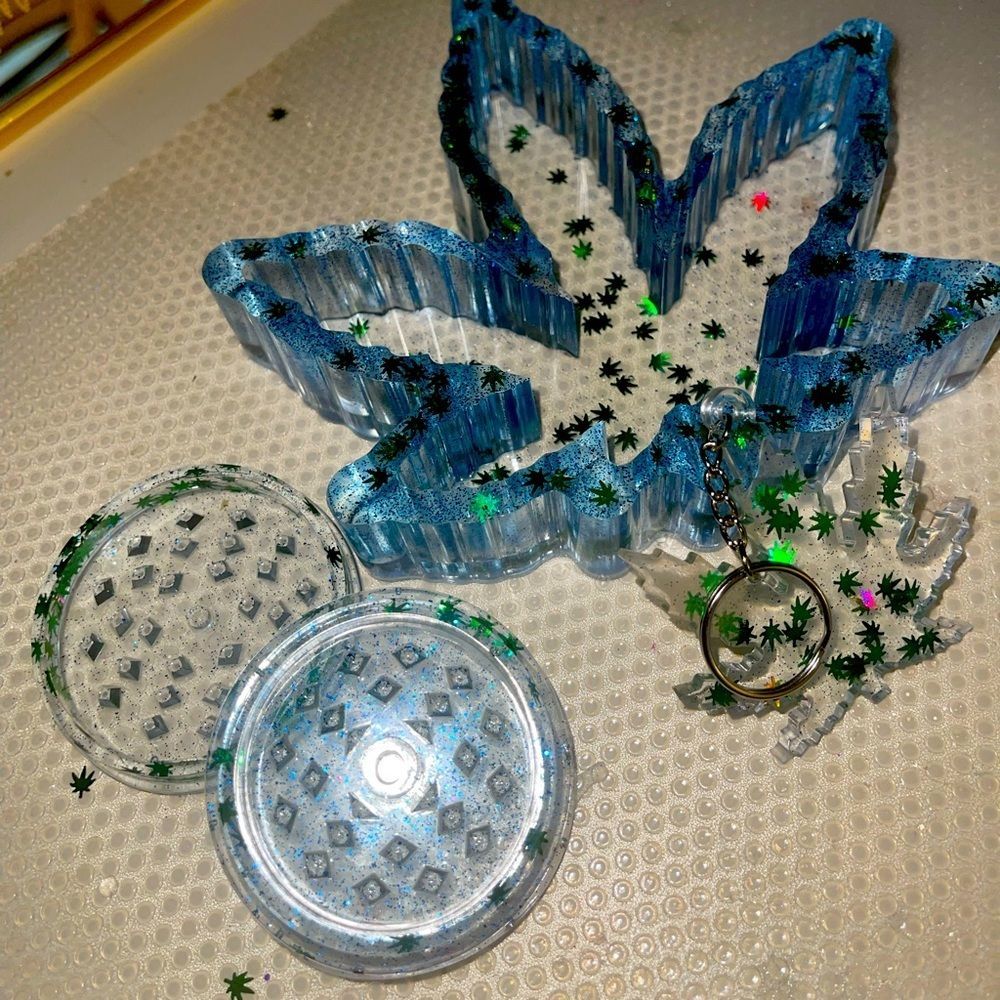 Handmade Resin 🍁 Ashtray with Matching Grinder & Keychain- Blue/green